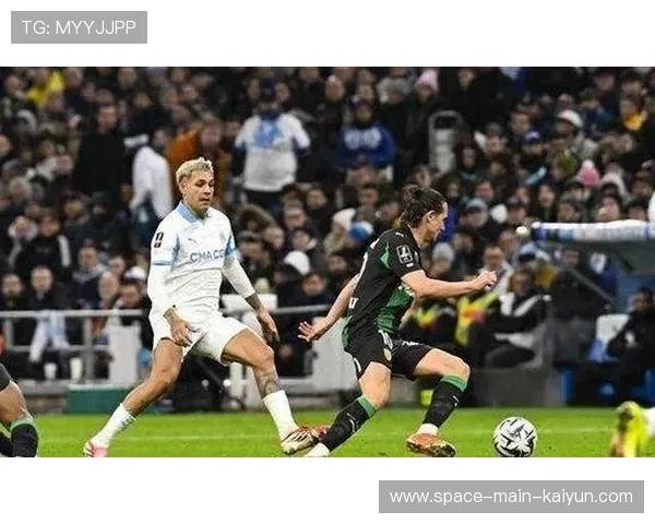 朗斯1-0勒阿弗尔重登榜首，巴黎多线作战暴露阵容深度隐患